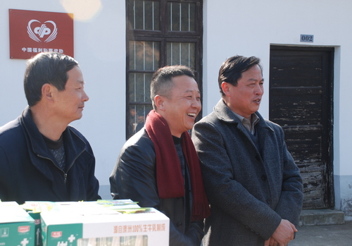 亿利工贸到新华乡敬老院送温暖